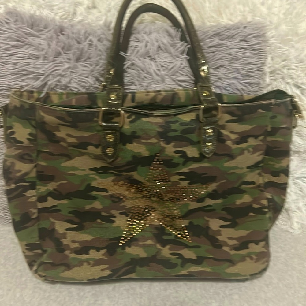 Camouflage tote bag